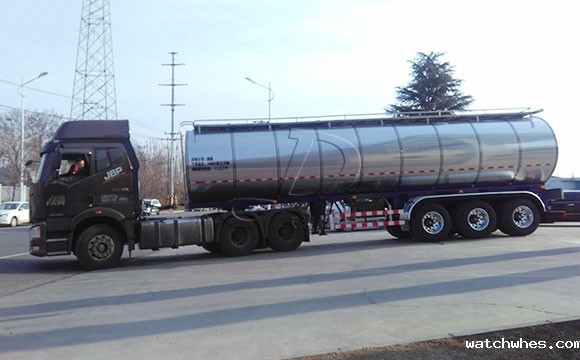 天润watchwhes牌30吨<a href=/ target=_blank class=infotextkey>奶罐车</a>今日发往云南