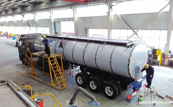 甘肃客户订购的33吨半挂鲜奶大罐车发货