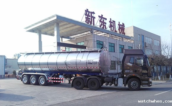 甘肃客户订购的33吨半挂鲜奶大罐车发货