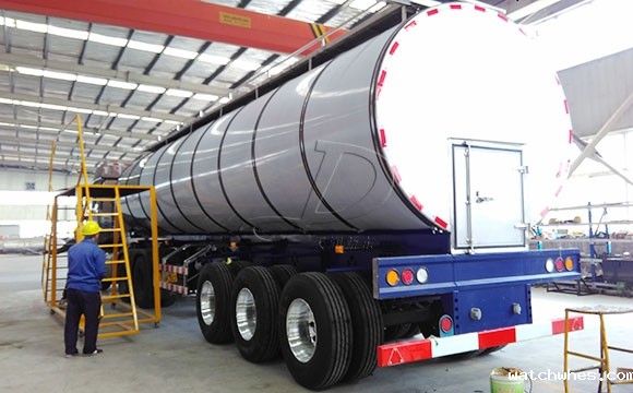 甘肃客户订购的33吨半挂鲜奶大罐车发货