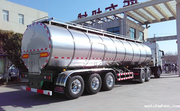 内蒙35立方不锈钢拉奶罐式运输车发货