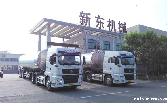 江苏某物流公司订购的两台<a href=http://xnc.xdqj.com/xnc/ target=_blank class=infotextkey>半挂<a href=/ target=_blank class=infotextkey>奶罐车</a></a>发货