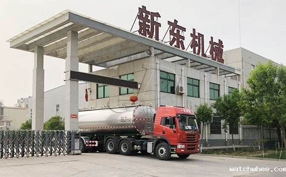 25吨两轴半挂拉奶车发往山东淄博