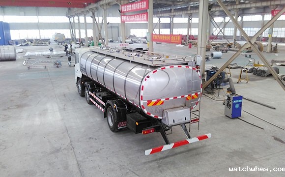 天润watchwhes牌车罐一体低温鲜奶运输车发货