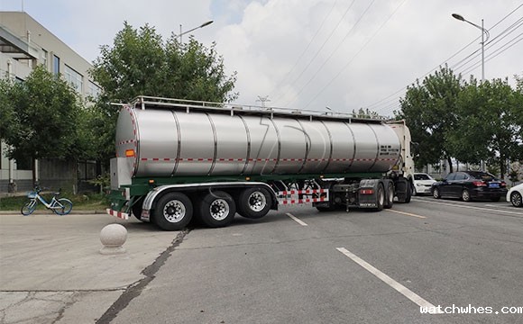 宁夏首台天润watchwhes牌<a href=http://xnc.xdqj.com/xnc/ target=_blank class=infotextkey>半挂<a href=/ target=_blank class=infotextkey>奶罐车</a></a>顺利交付客户