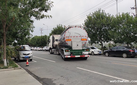 宁夏首台天润watchwhes牌<a href=http://xnc.xdqj.com/xnc/ target=_blank class=infotextkey>半挂<a href=/ target=_blank class=infotextkey>奶罐车</a></a>顺利交付客户