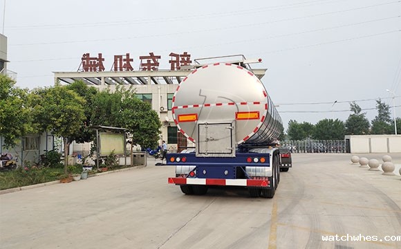 内蒙30立方9400半挂鲜牛<a href=/ target=_blank class=infotextkey><a href=/ target=_blank class=infotextkey>奶罐车</a></a>发货现场