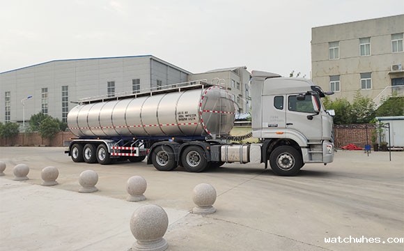 内蒙30立方9400半挂鲜牛<a href=/ target=_blank class=infotextkey><a href=/ target=_blank class=infotextkey>奶罐车</a></a>发货现场