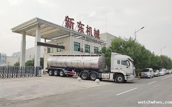 内蒙30立方9400半挂鲜牛<a href=/ target=_blank class=infotextkey><a href=/ target=_blank class=infotextkey>奶罐车</a></a>发货现场