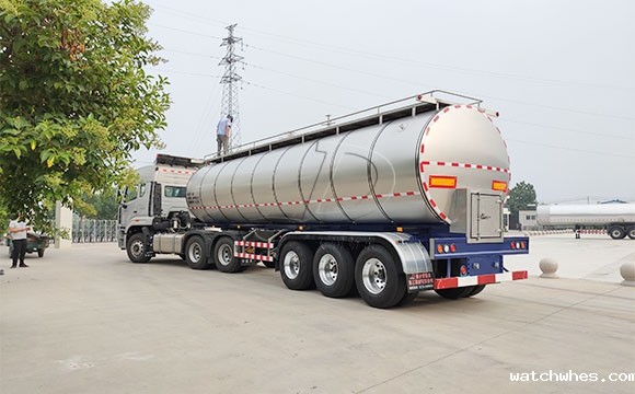 内蒙30立方9400半挂鲜牛<a href=/ target=_blank class=infotextkey><a href=/ target=_blank class=infotextkey>奶罐车</a></a>发货现场