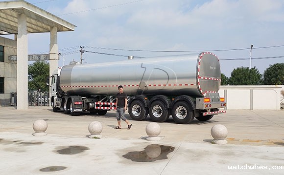 半挂牛奶运输背罐车