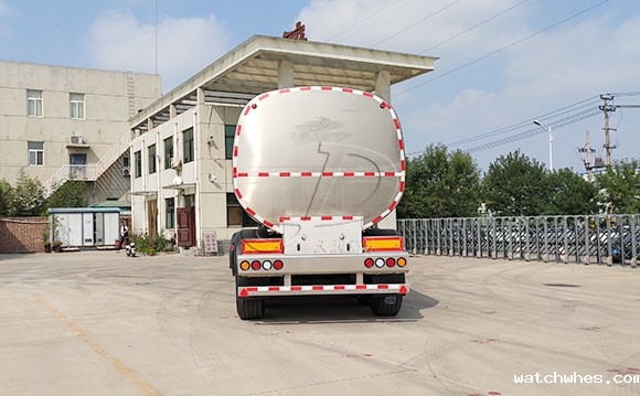 半挂牛奶运输背罐车