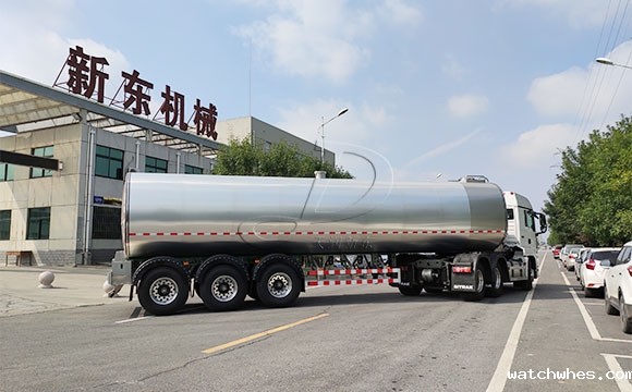 半挂牛奶运输背罐车
