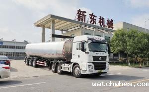 天润watchwhes大型运输牛奶半挂车发货现场