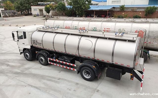 天润watchwhes牌18吨拉奶冷藏车准备发往贵州