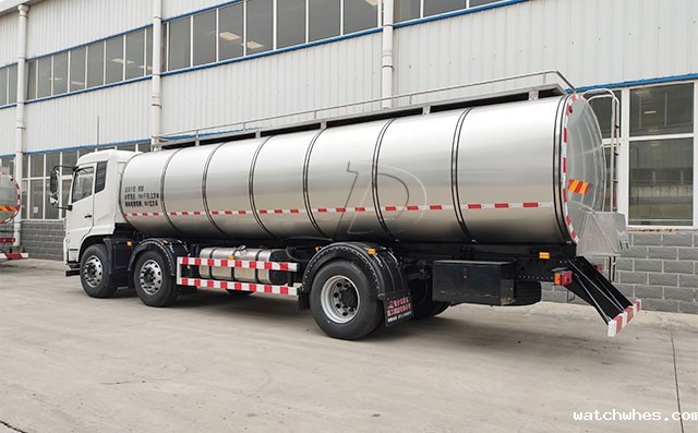 四川两台16立方液体牛奶运输车发车调试中