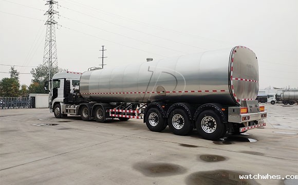 天润watchwhes半挂冷藏<a href=/ target=_blank class=infotextkey>奶罐车</a>又发货了~日发两车!连发三天!