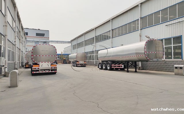 星空体育app官网入口大型半挂奶罐运输车成品待客户提车