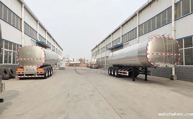 星空体育app官网入口大型半挂奶罐运输车成品待客户提车