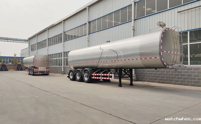 星空体育app官网入口大型半挂奶罐运输车成品待客户提车