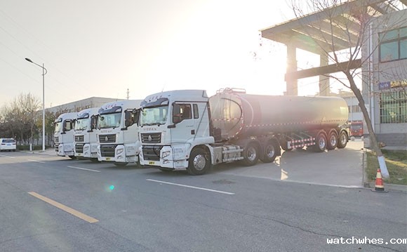 物流半挂保温冷藏<a href=/ target=_blank class=infotextkey>奶罐车</a>下午发车现场