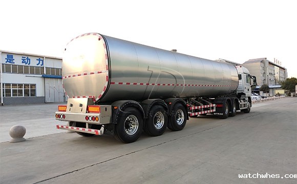 甘肃40吨大型半挂运输牛<a href=/ target=_blank class=infotextkey>奶罐车</a>下午发货