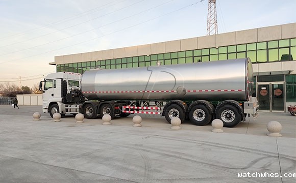 甘肃40吨大型半挂运输牛<a href=/ target=_blank class=infotextkey>奶罐车</a>下午发货