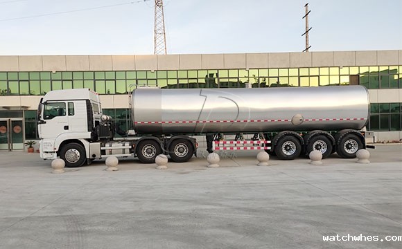 甘肃40吨大型半挂运输牛<a href=/ target=_blank class=infotextkey>奶罐车</a>下午发货