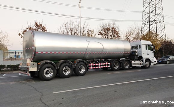 甘肃40吨大型半挂运输牛<a href=/ target=_blank class=infotextkey>奶罐车</a>下午发货