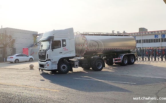 星空体育app官网入口25吨半挂拉<a href=/ target=_blank class=infotextkey>奶罐车</a>下午发往新疆