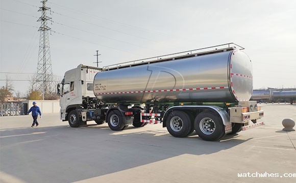 星空体育app官网入口25吨半挂拉<a href=/ target=_blank class=infotextkey>奶罐车</a>下午发往新疆