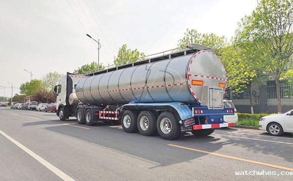 半挂拉牛<a href=/ target=_blank class=infotextkey>奶罐车</a>