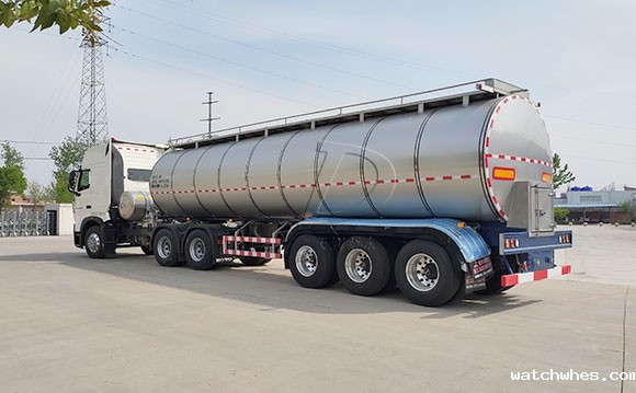 半挂拉牛<a href=/ target=_blank class=infotextkey>奶罐车</a>