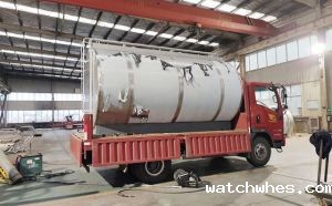 我公司生产的10吨牛奶保温运输罐发往河南开封