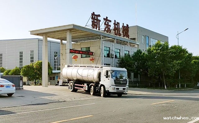 我公司16立方一体式拉奶运输车发往河北巩义