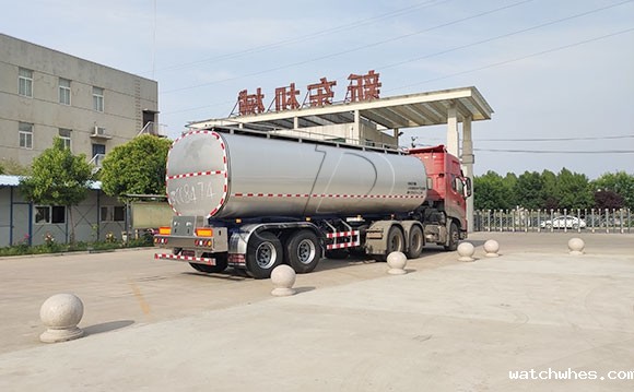半挂鲜奶罐装车