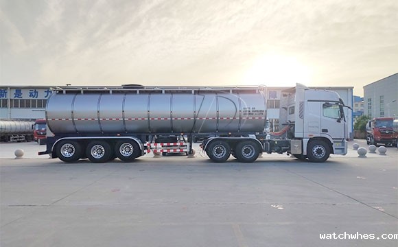 重型牵引<a href=/ target=_blank class=infotextkey>奶罐车</a>