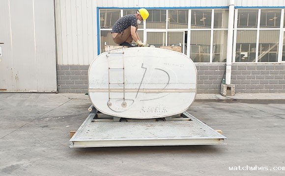 不锈钢牛奶保温运输罐