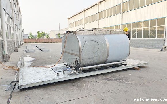 不锈钢牛奶保温运输罐