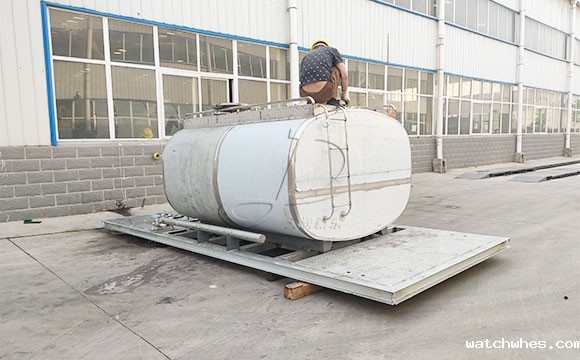 不锈钢牛奶保温运输罐