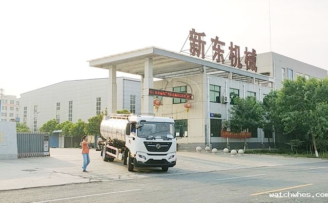 河北10吨国六鲜奶一体运输罐车客户提车现场