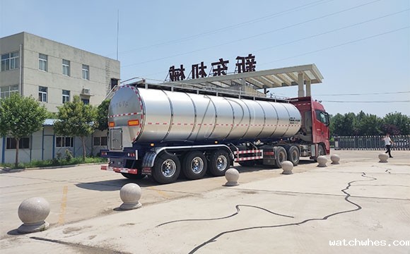 鲜奶物流运输罐车