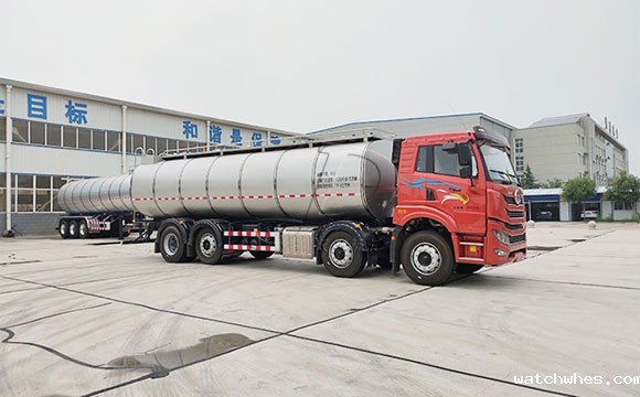 前四后六拉<a href=/ target=_blank class=infotextkey>奶罐车</a>