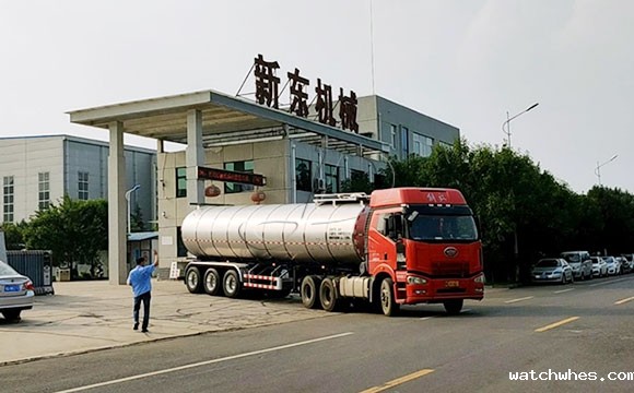 半挂罐装牛奶车
