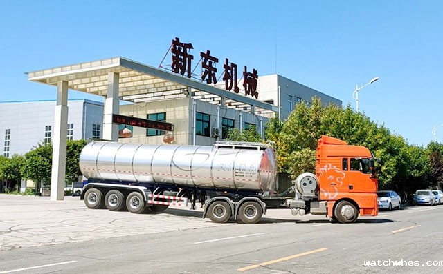 新疆34吨拉奶半挂车今天下午客户顺利提车