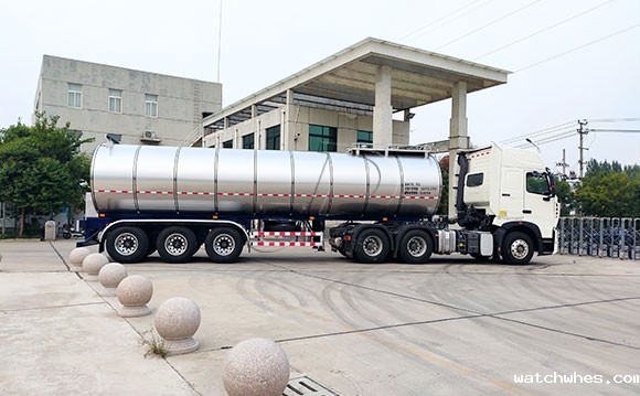 大型鲜奶保鲜装<a href=/ target=_blank class=infotextkey>奶罐车</a>