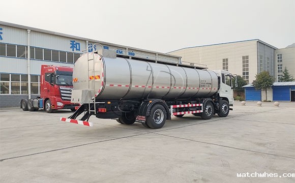 运输牛奶罐装车