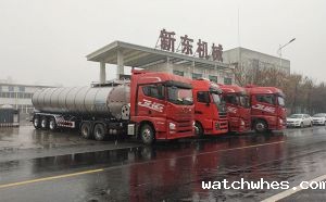我公司4台36方半挂鲜奶槽罐车发往湖北随州