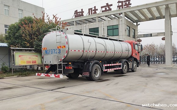 鲜牛奶罐装运输车