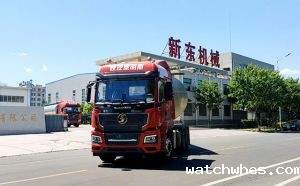 我公司2台35吨半挂奶罐车下午顺利发往新疆